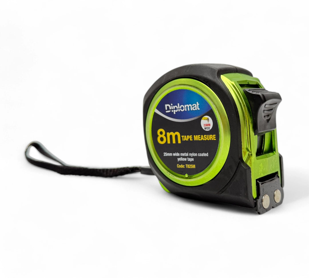 8m tape measure with rubber grip shown closed with heavy-duty casing for trade use and durability