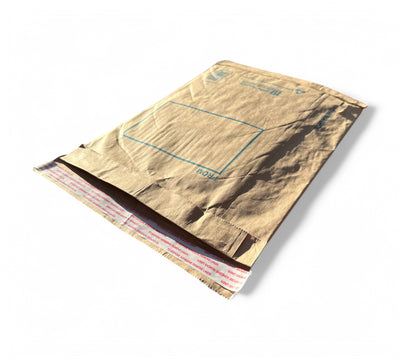 P4 Jiffy padded bags 241mm x 343mm shown flat for lightweight postal protection with bubble lining