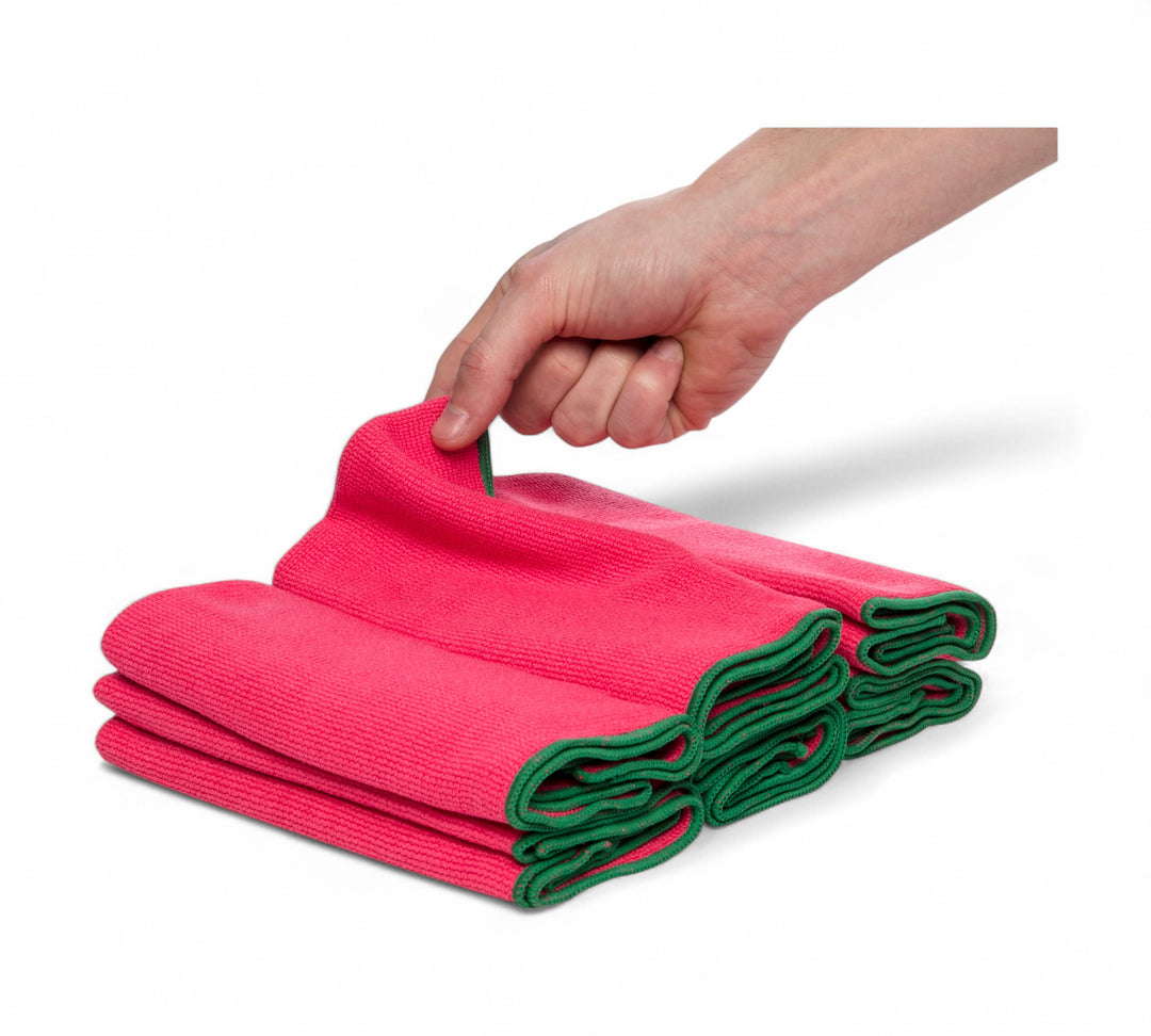 Wypall 83980 microfibre cloth red 40cm x 40cm displayed flat for streak-free cleaning on glass stainless steel or equipment